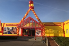 großes Ballontor mit Riesenballons bei Tejo