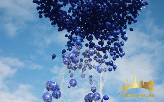 Nivea Ballonwolke steigt in den Himmel