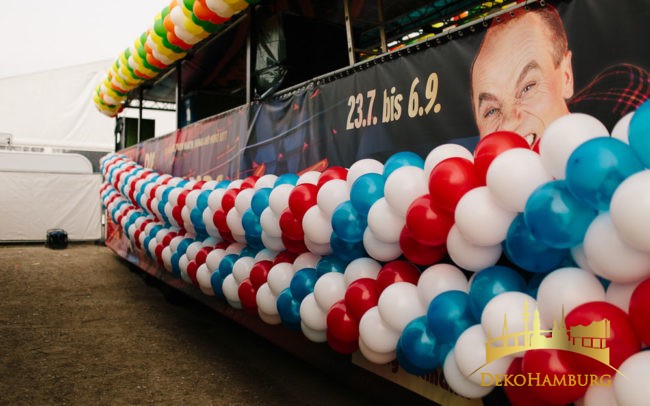 2 Luftballongirlanden an Partytruck