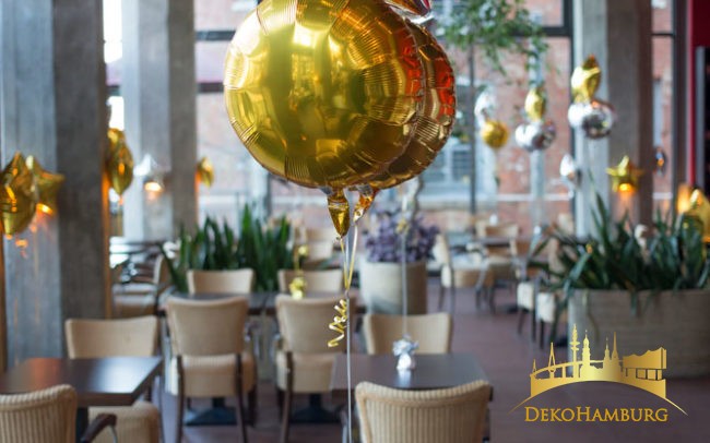 Ballonsträuße als Dekoration im Restaurant