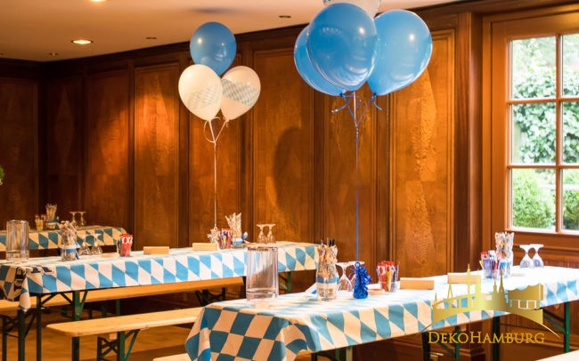 Ballonsträuße auf Biertischen mit Lackfolien